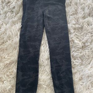 Vuori leggings size medium
